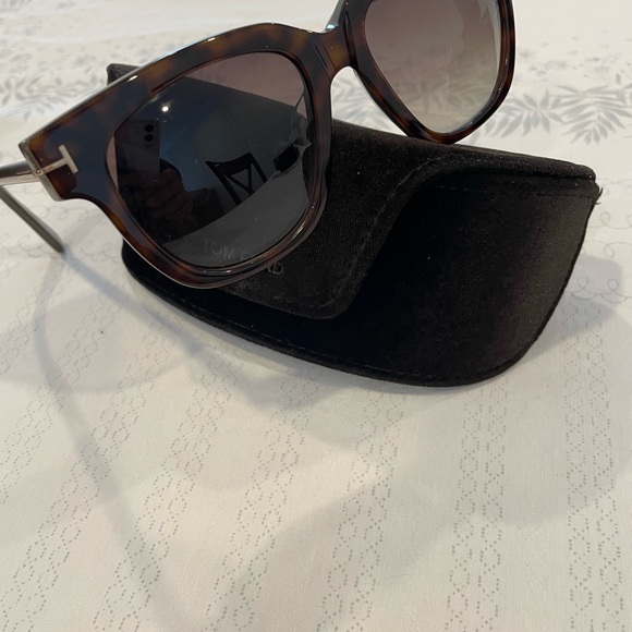 Tom Ford Sunglasses - Picture 4 of 5